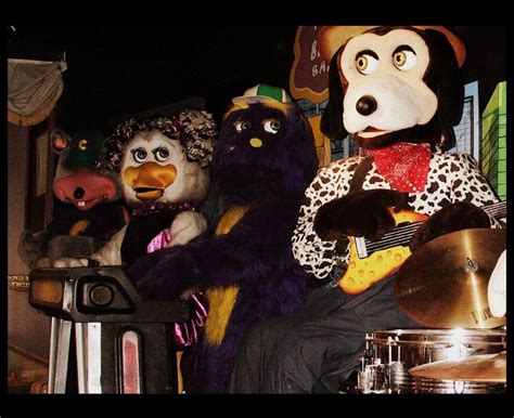 The Chuck-E-Cheese animatronics scared me as a kid : nostalgia