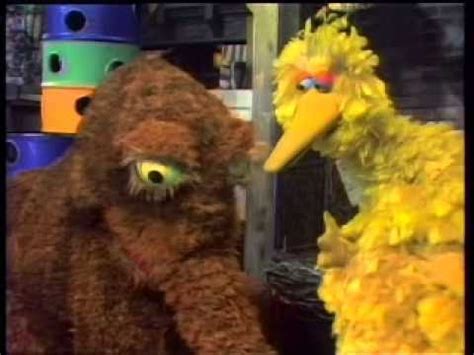 Big Bird's first encounter with Mr. Snuffleupagus : videos