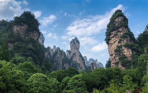 Zhangjiajie National Forest Park in Hunan Pronvince, China (3992x2514 ...