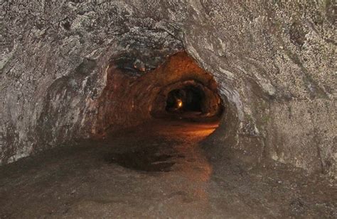 Nāhuku - Thurston Lava Tube in Hawaii Volcanoes National Park