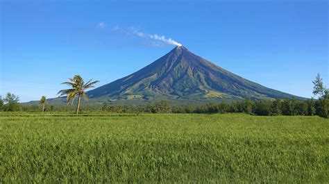 Mayon Volcano, Legazpi (Luzon), March 2020. Last chance for this shot ...