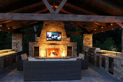 Outdoor kitchen with fireplace - Hawk Haven