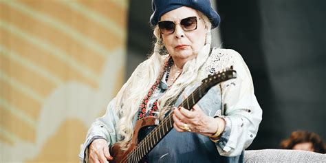 Joni Mitchell Gives Rare Surprise Performance at Newport Folk Festival ...