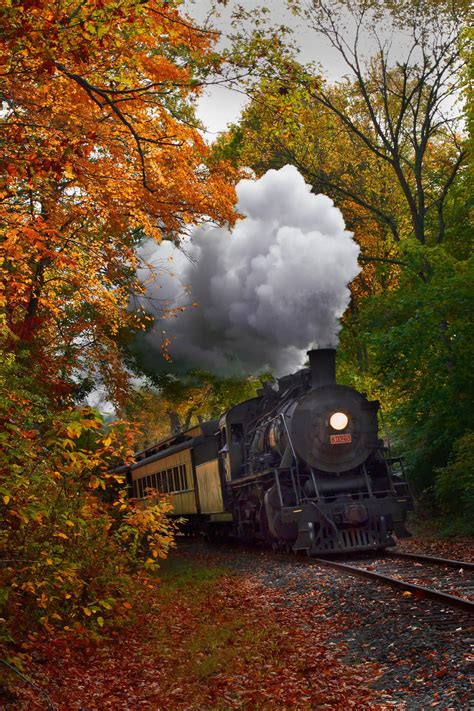 Autumn Train by Jonathan Steele / 500px | Старые поезда, Путешествие на ...