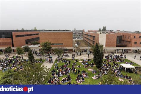 Universidade de Aveiro com 32 alunos infectados — DNOTICIAS.PT