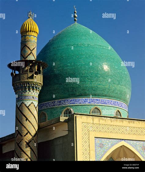 Green-domed mosque, minaret tower, Baghdad, Iraq, Middle East Stock ...