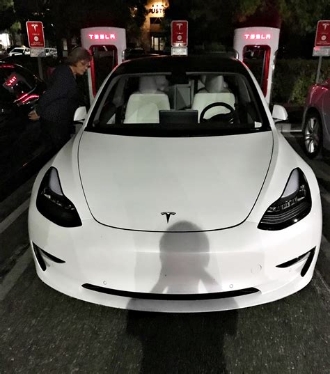 tesla-model-3-white-interior-front - TESLARATI