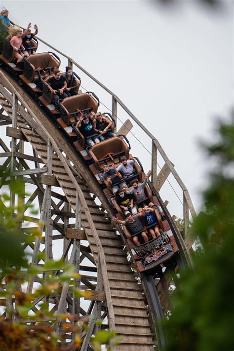 Tumbling Descent [Thunderhead, Dollywood] : r/rollercoasters