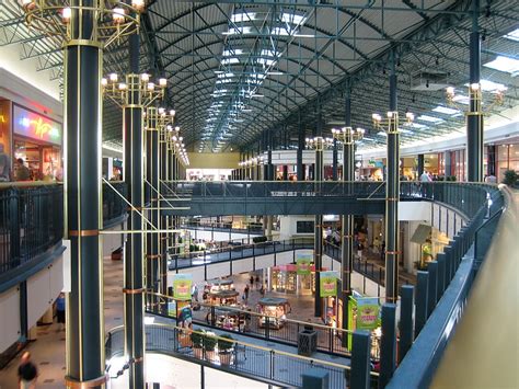 File:Interior mall of america.jpg