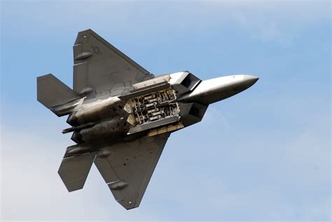 File:F-22 Raptor shows its weapon bay.jpg - Wikipedia