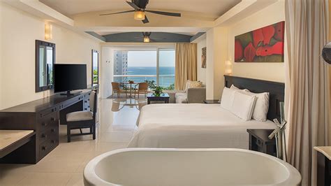 Wyndham Alltra Vallarta, All-Inclusive | WestJet official site