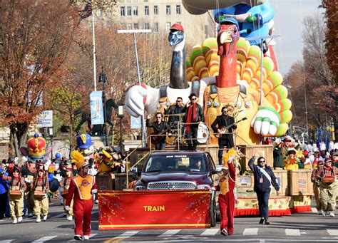 ISIS Singles Out Macy's Thanksgiving Day Parade as 'Excellent' Attack ...