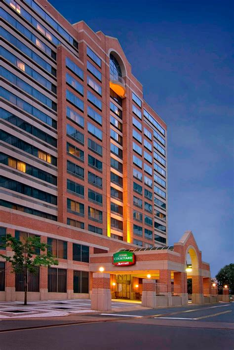 Courtyard by Marriott Crystal City- First Class Arlington, VA Hotels ...