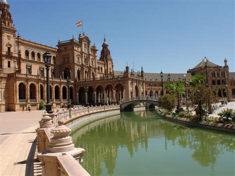 Plaza de Espana in Seville: A Breathtaking Bit of Architecture | Pommie ...