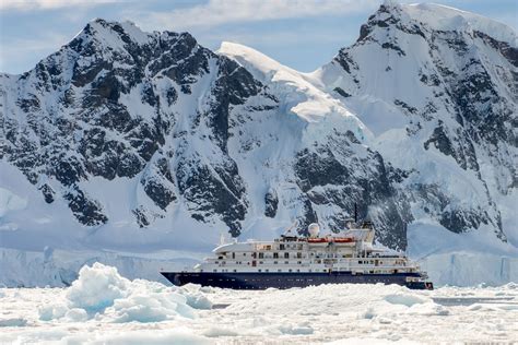 Arctic & Antarctica Earlybirds | Expedition Cruise Specialists