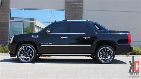 2012 Cadillac Escalade EXT - Information and photos - MOMENTcar