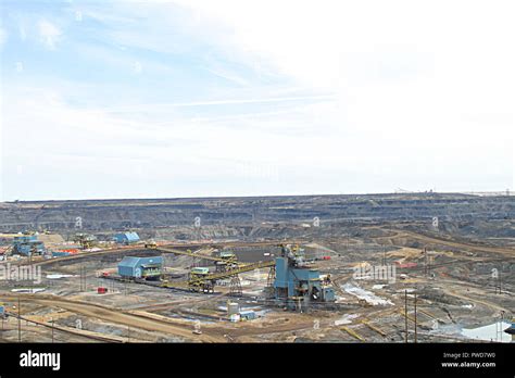 OIL SANDS, Tar Sands, Fort McMurray Alberta, Canada. The world’s ...