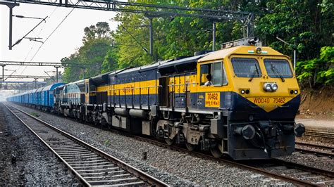 A Freight Train in India Hauled by Twin EMD Diesel Locomotives – Fottams!