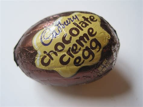 Walking The Candy Aisle: Cadbury Chocolate Creme Egg review