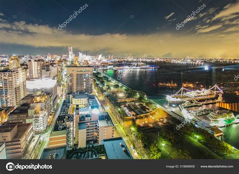 Night View Yokohama Marine Tower – Stock Editorial Photo © kanzilyou ...