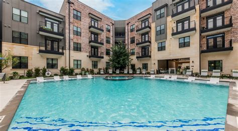 5 Best Pet-Friendly Apartments in Austin, TX | AptAmigo