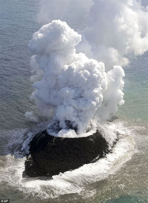 Volcanic eruption in the Pacific Ocean creates a new island off the ...