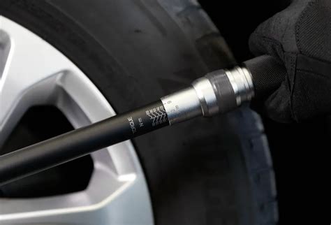 How to Use Torque Wrench Properly？ Follow the Step-by-step Guide - KV Auto