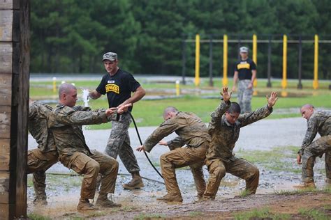 Two women, the first since October 2015, graduate from Army Ranger school