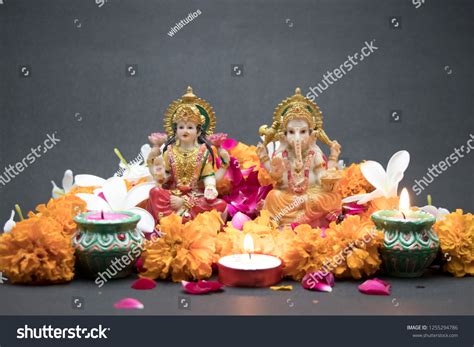 6 Indian Tradition Diwali Ganesh Laxmi Dita Images, Stock Photos, 3D ...