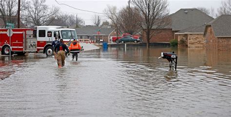 Rockwall homes evacuated as lake swells from heavy rains | Weather ...