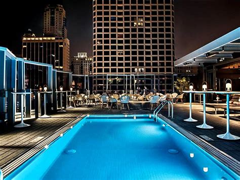 Top 18 Hotels with Pool in Chicago - Anna Holt's Guide 2022