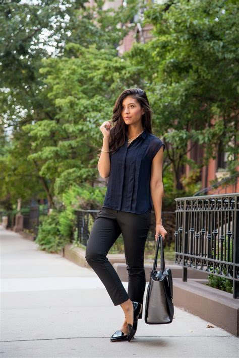 What is Business Casual for Women? [Your Definitive Guide]