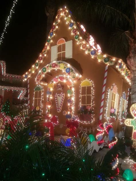 life size gingerbread house - Google Search | Decorating with christmas ...