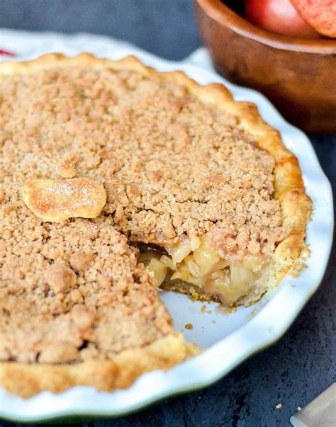 Best Apple Crumble Pie - JoyFoodSunshine