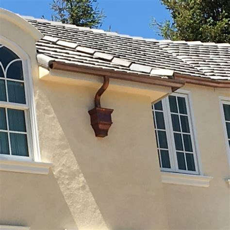 Benefits of Seamless Rain Gutters over Traditional Rain Gutters