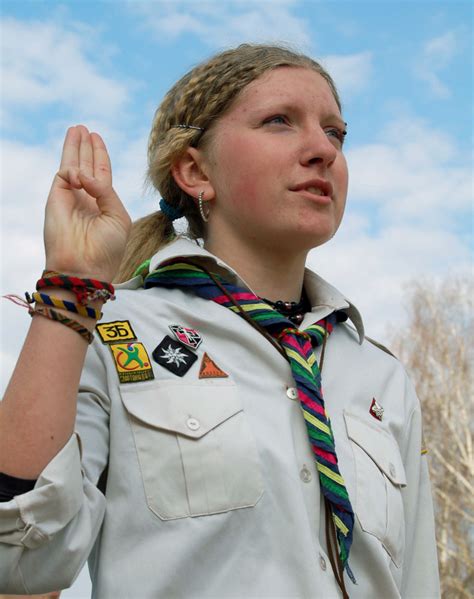 Scout sign and salute - Wikipedia