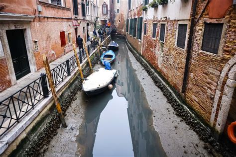 Venice Canals Running Dry Due to Lack of Rain and Low Tide - EcoWatch