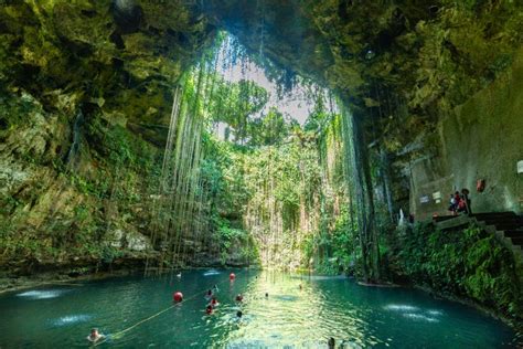 Gente Que Nada El Cenote Yucatán México Norte América De Ik Kil Ddk ...