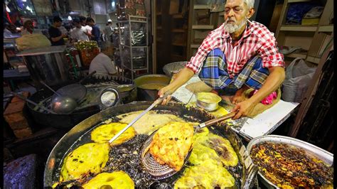 Indian Street Food Tour In Mumbai | The Street Food And Curry In India