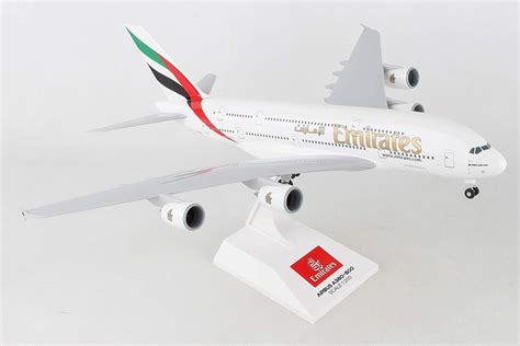 Skymarks SKR698 Emirates Airbus A380-800 w/gear 1:200 Snap-Fit Model ...