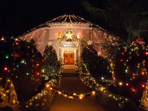 15 Best Places to See Christmas Lights in Los Angeles