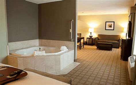 12 Hotels with Jacuzzi In Room In Detroit Michigan (and Near the Area)