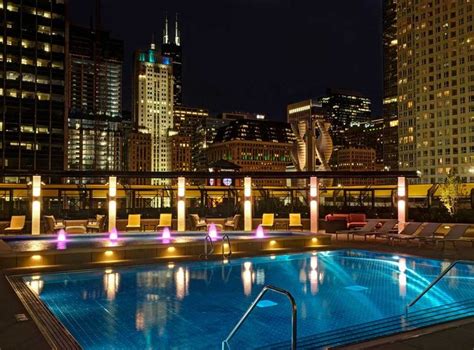 hotels downtown chicago with pool and balcony - Alpha Reich