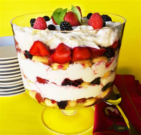 Easy Summer Berry Trifle - Hummingbird Thyme