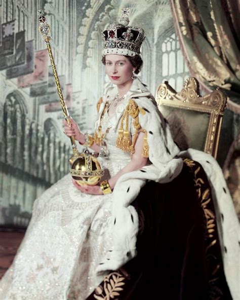 File:Queen Elizabeth II on her Coronation Day (cropped).jpg - Wikimedia ...