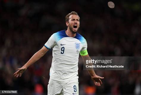 10,803 Harry Kane England National Team Photos & High Res Pictures ...