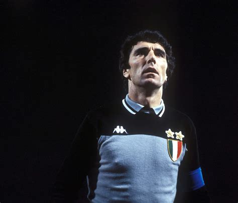 Download Greatest Italian Goalkeeper Dino Zoff Wallpaper | Wallpapers.com