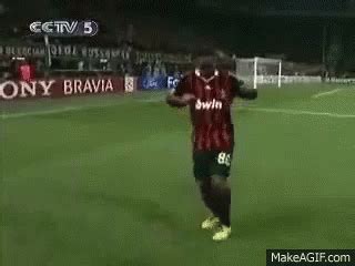 Ronaldinho GIF - Ronaldinho Dance - Discover & Share GIFs