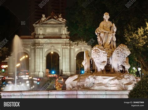 Fountain Cibeles Plaza Image & Photo (Free Trial) | Bigstock