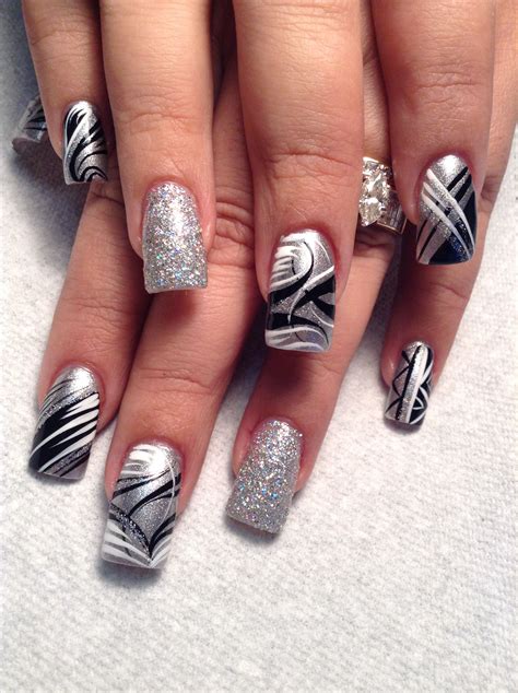 Silver streak | Silver nail designs, Silver nail art, Silver nails